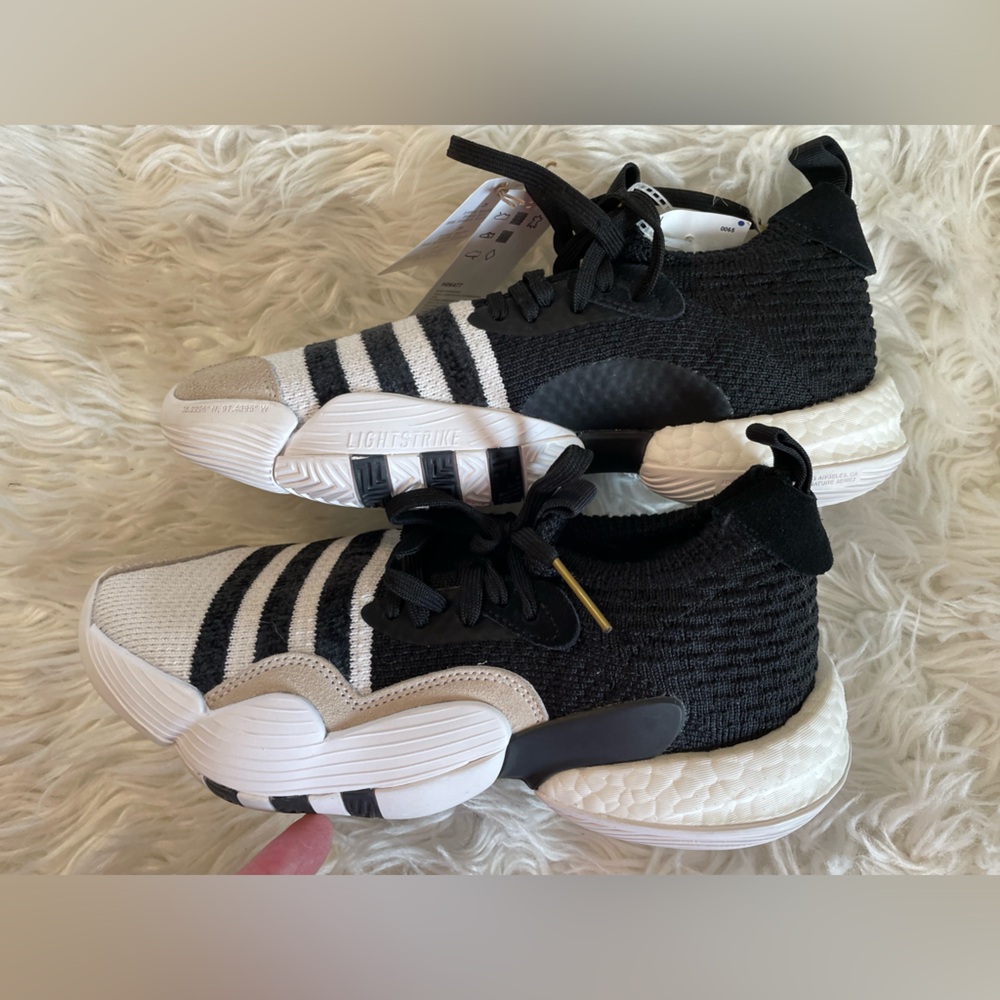 Adidas NWT Trae Young 2.0 Men’s Basketball Shoes. Size 8. Style # H06477